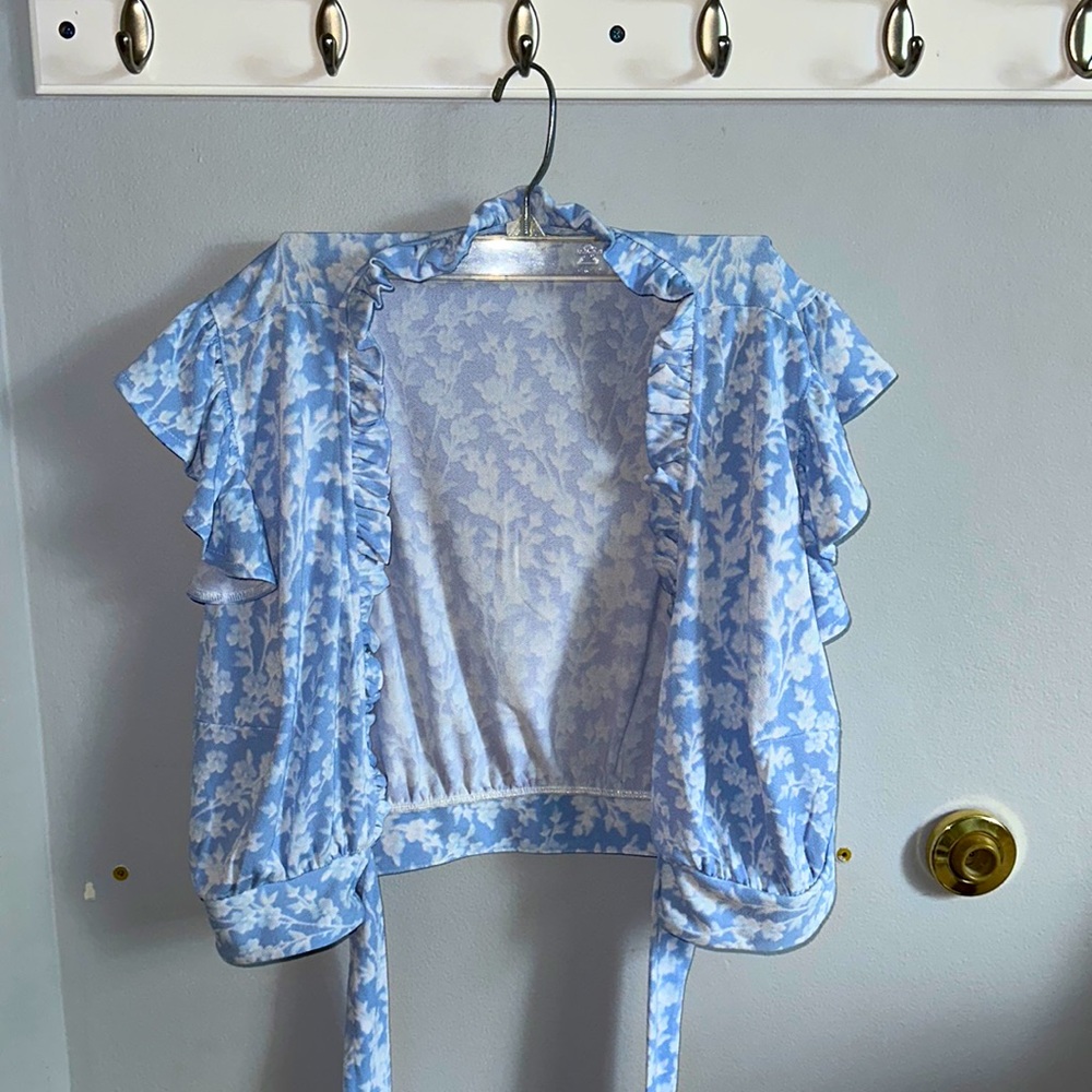 Blue and white patterned top/over shirt from bar lll. great condition size XL.